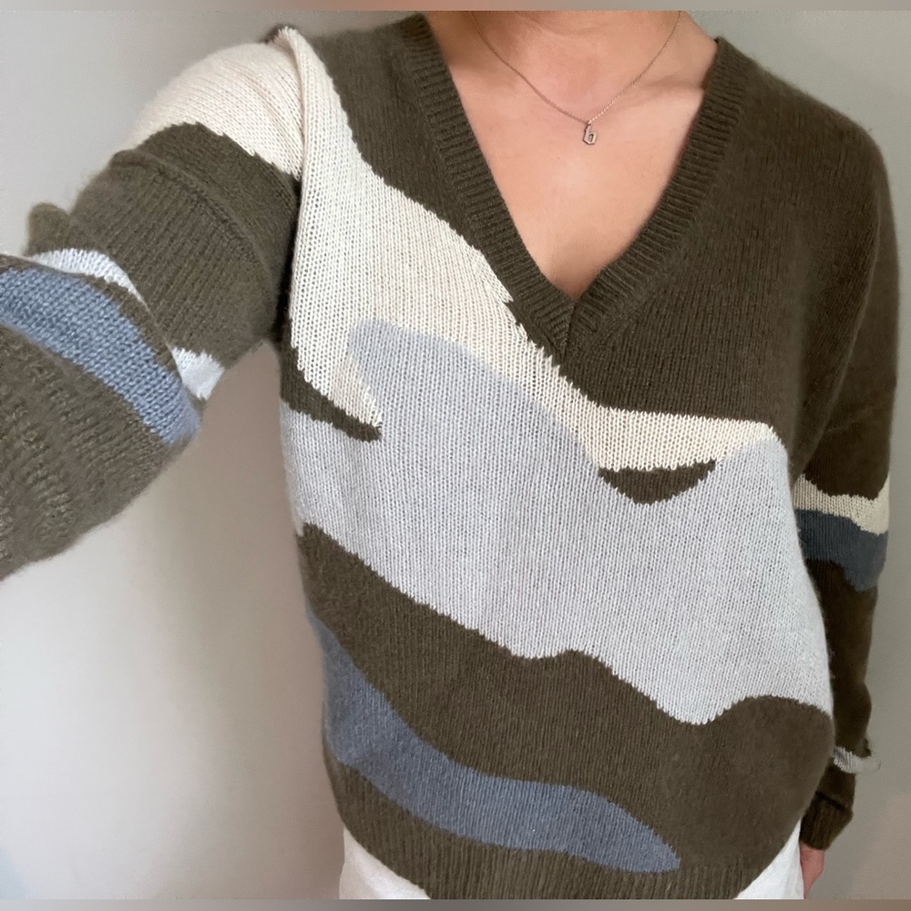 Skull Cashmere patterned sweater with skull design on back size small